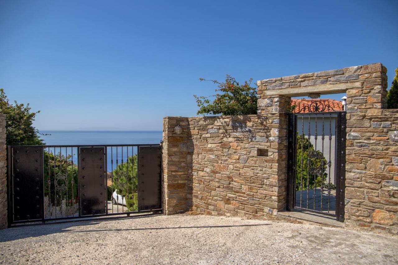 Eleni'S Guesthouse Aprovaton Exterior photo
